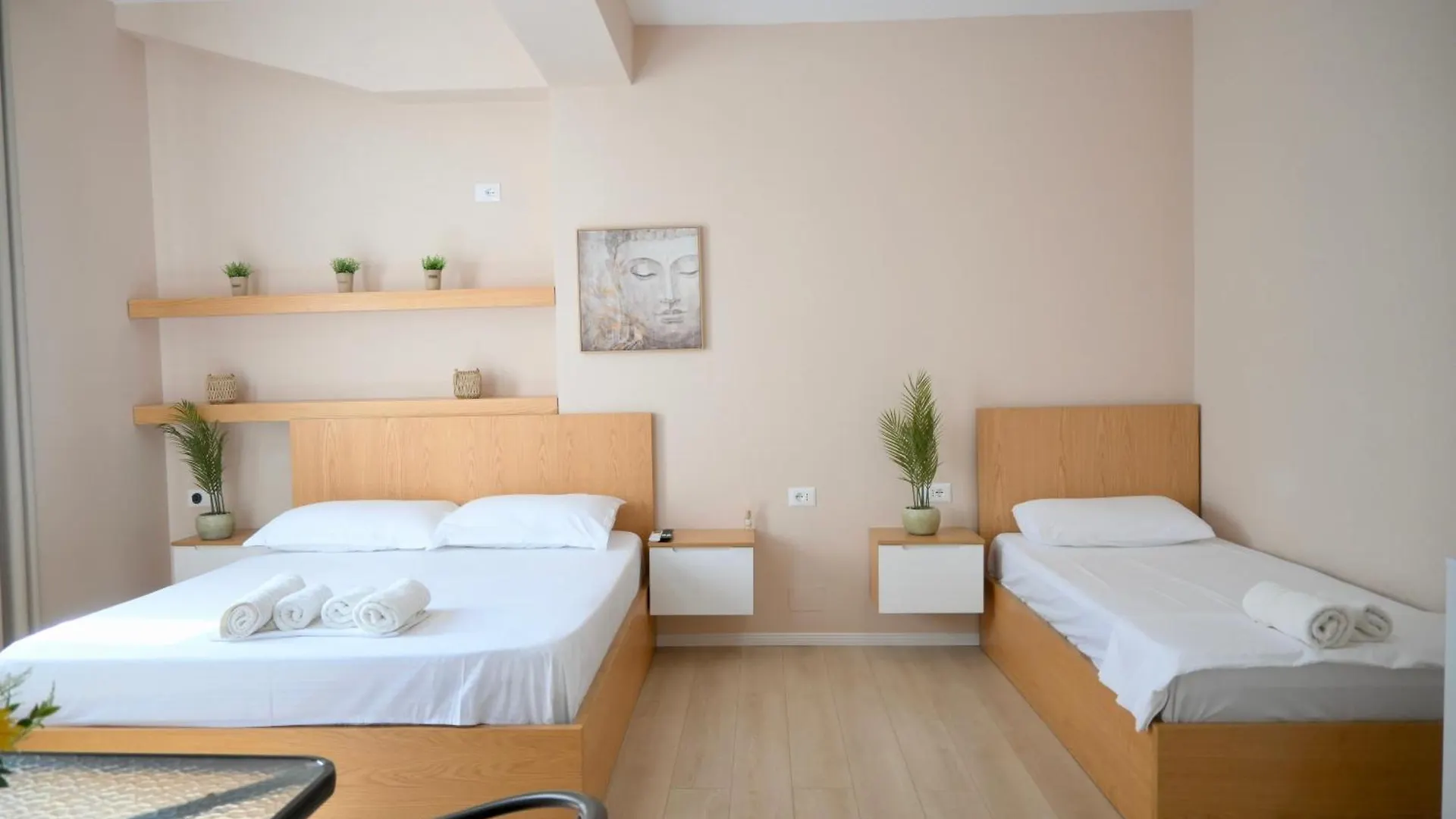 Saranda Apartments 0*, Саранда
